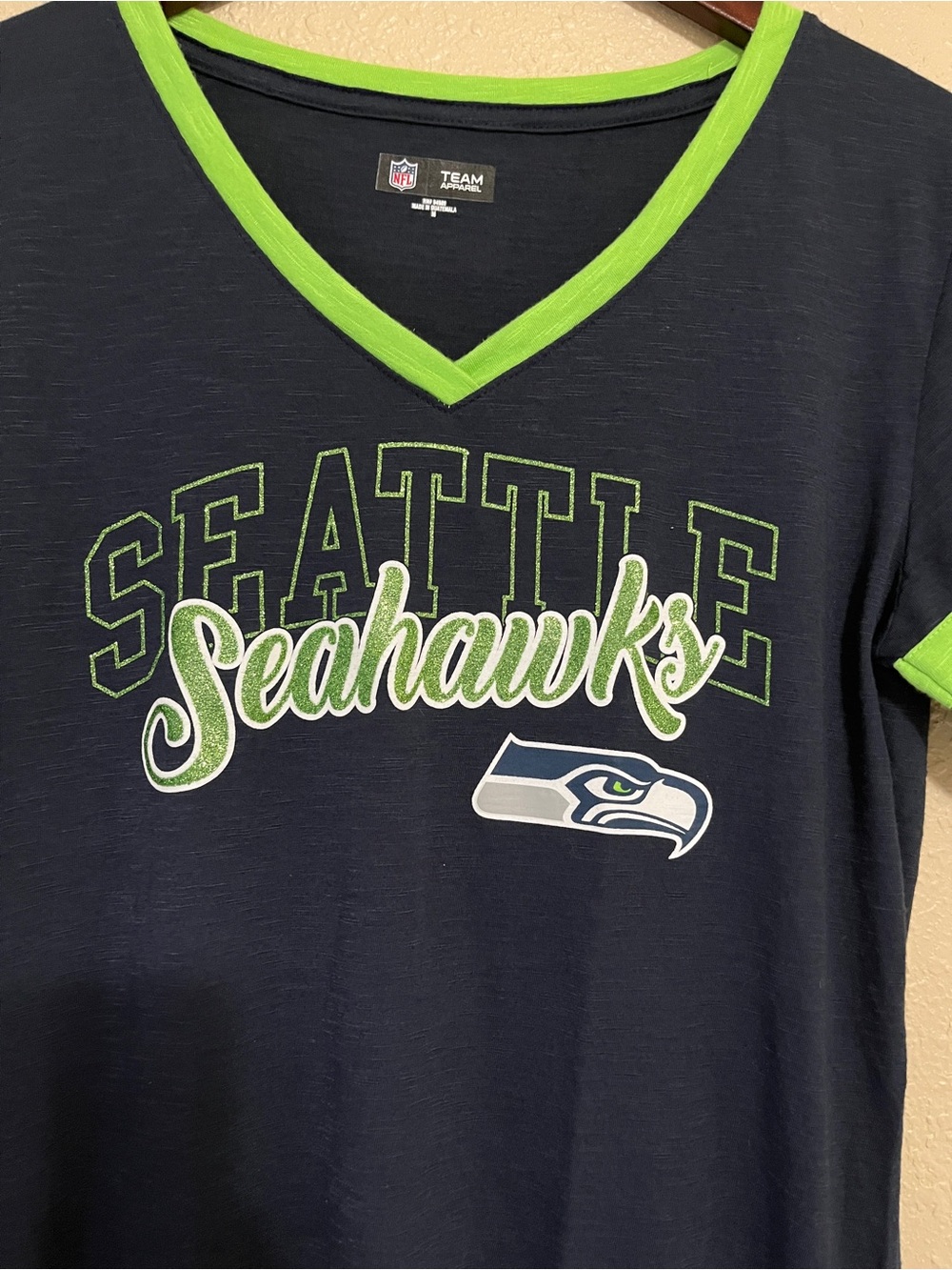 NFL Team Apparel Seattle Seahawks Women’s V-Neck Tee Blue & GreenGlittery Medium - Picture 4 of 8